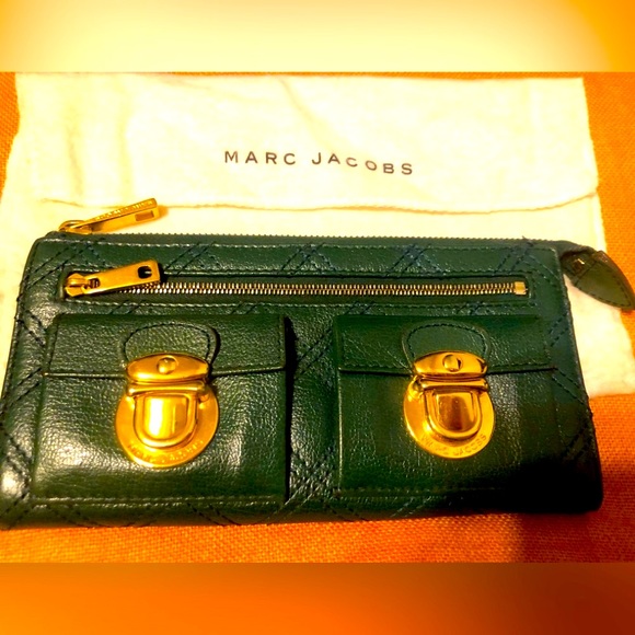 Marc Jacobs Handbags - 🌴🤩AUTHENTIC MARC JACOBS DESIGNER QUILTED LEATHER ZIP TOP GREEN WALLET😍